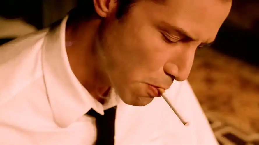 戒烟大使康斯坦丁,一个敢对撒旦比中指的男人#驱魔 #惊悚 #康斯坦丁