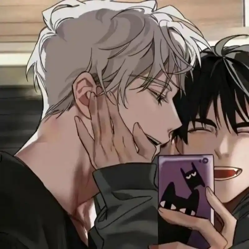 优质兄弟头像 "玻璃窗里倒映着人生百态,不知道会不会有人看着发呆的