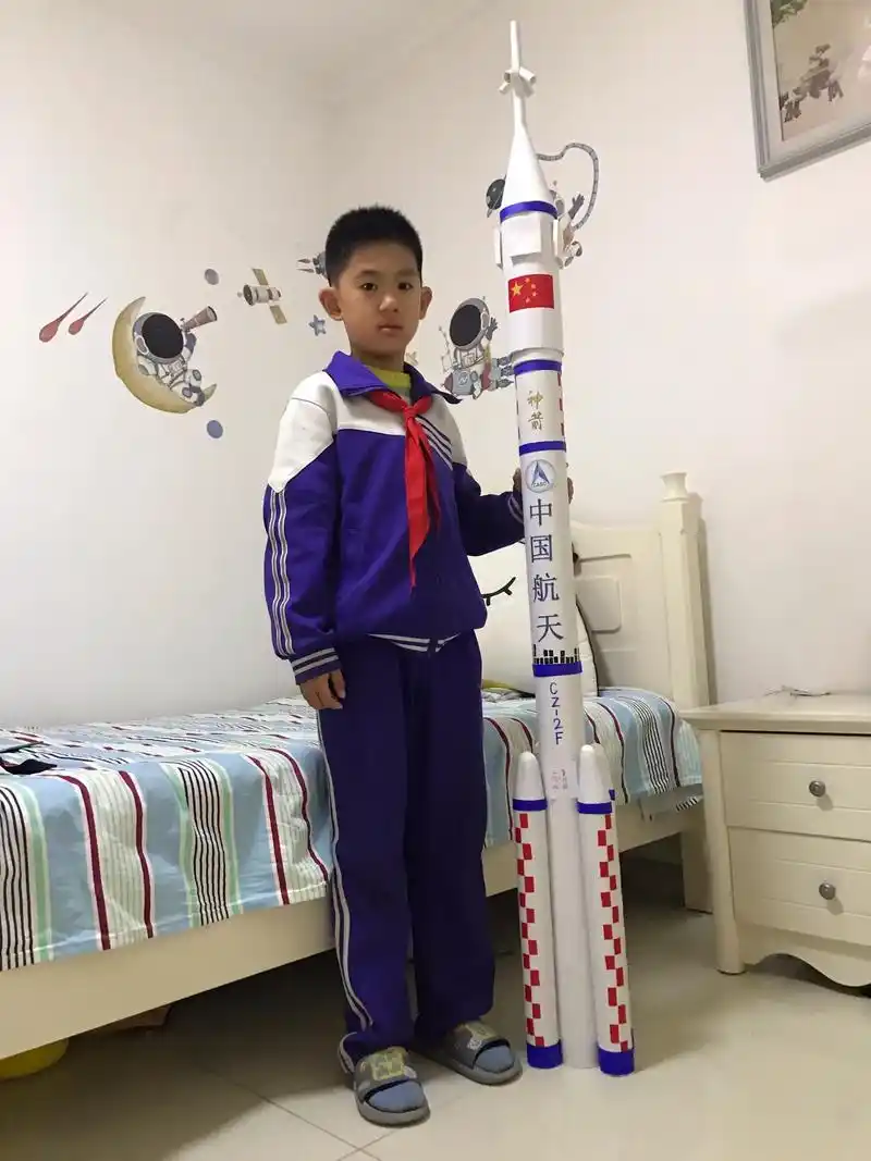 抖音图文来了 圆我的男孩们一个梦,手工制作火箭模型,费妈费 - 抖音
