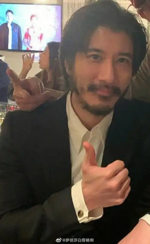 好久不见的王力宏留起了胡子,还是络腮胡429854