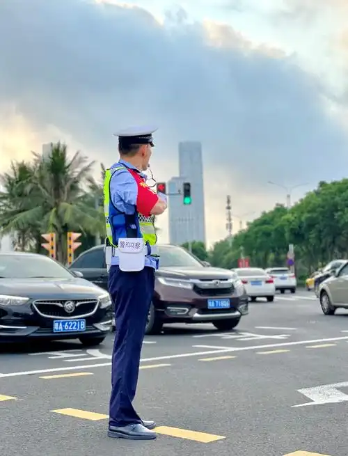 海口公安交警持续开展机关窗口交通指挥手势实战比武活动