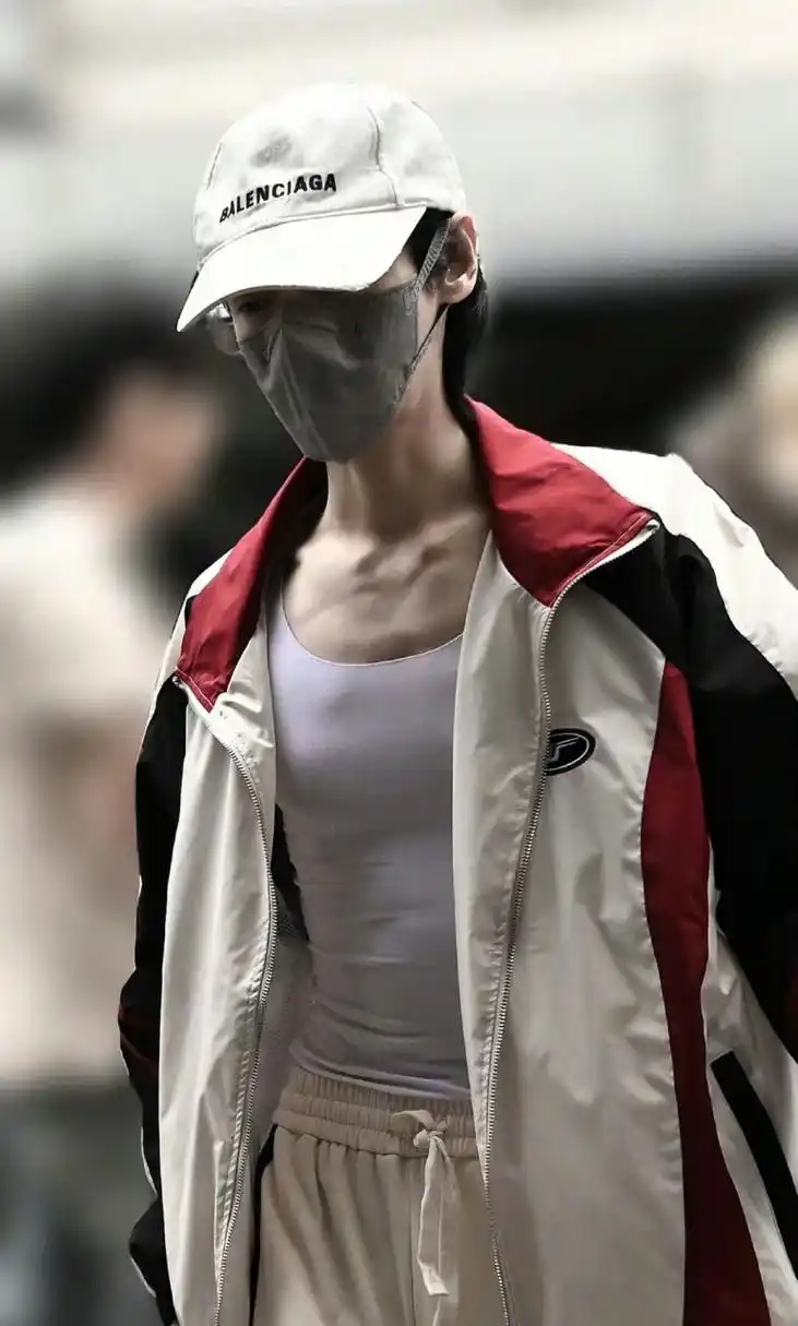 网友们都在夸罗云熙的身材好,还说他现在是肌肉猛男了,你喜欢这样的