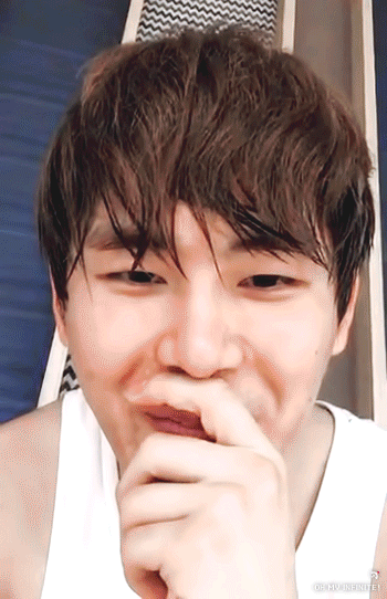 hoya李浩沅直播infinite可爱gif动图_动态图_表情包下载_soogif