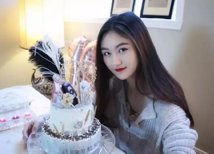 6岁便上春晚,却因《花千骨》被说丑退圈,如今18岁美到不敢认_陆子艺