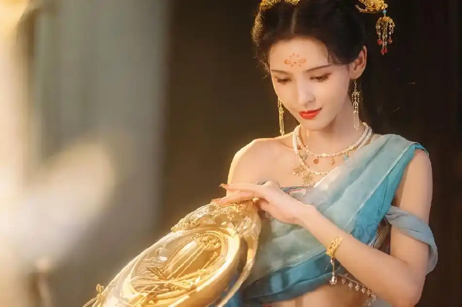 组图:张予曦古风仙侠造型释出 双风格造型亮眼尽显妖娆妩媚