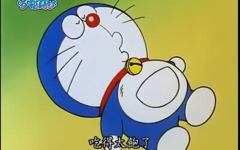 哆啦a梦吃撑的都站不起来了,挣扎的样子太逗了哈哈哈哈哈