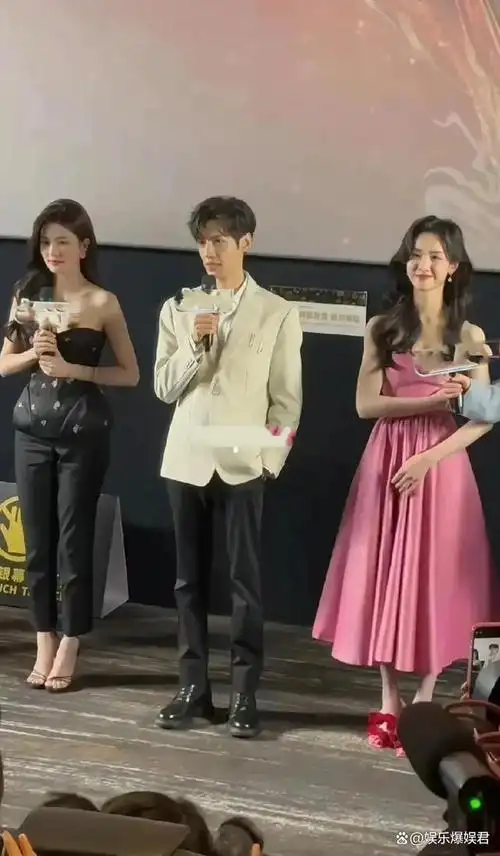 罗云熙不仅瘦还很矮,身材实在是很虐,既然身高问题无法改变,为什么他