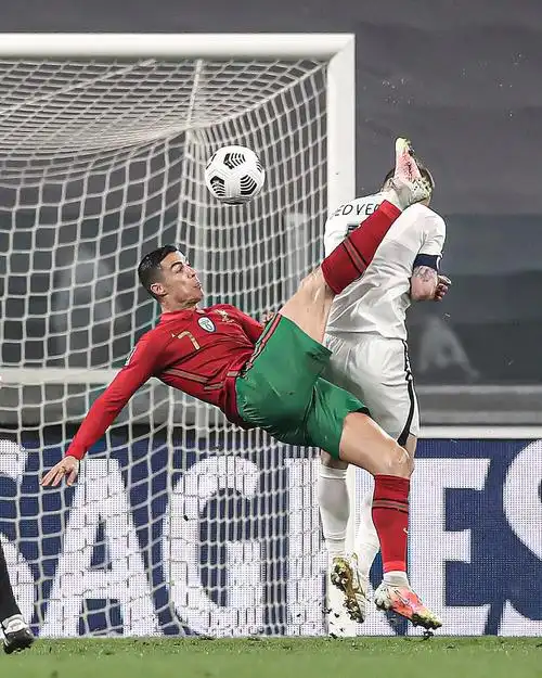 小明海哥 的想法: 北京时间11月18日,知名足球媒体onefootball晒c罗各