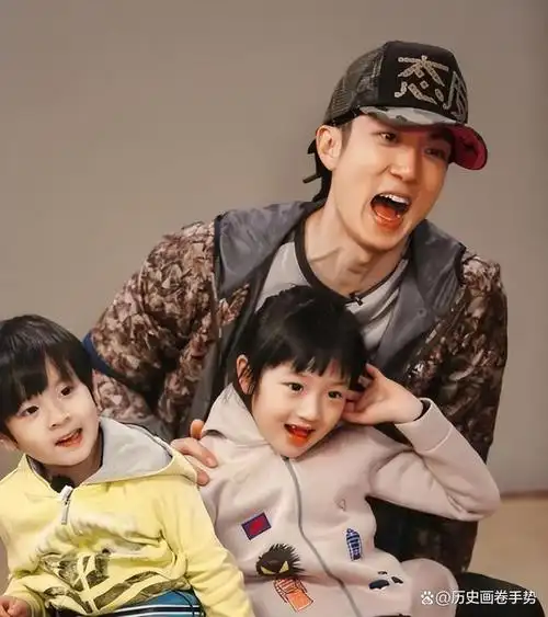 43岁吴尊现身周杰伦演唱会,礼貌帅气,女儿neinei长大比妈妈漂亮