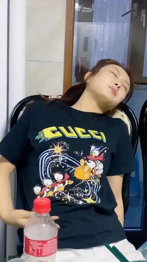 肚子吃的有点撑了