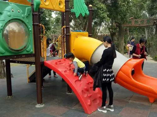 厦门忠仑公园,老百姓游玩的好地方,山石,大树,鲜花,儿童乐园,雨林世界