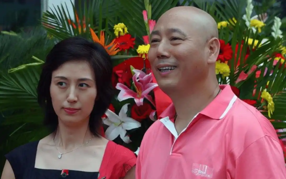 原创李诚儒前妻史依弘嫁大18岁前夫离婚15年两人处成了兄妹