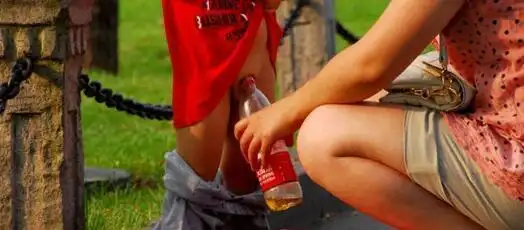 矿泉水瓶神器2特别对大便和女童接尿很有用.塑料袋神器1那么该怎么办?