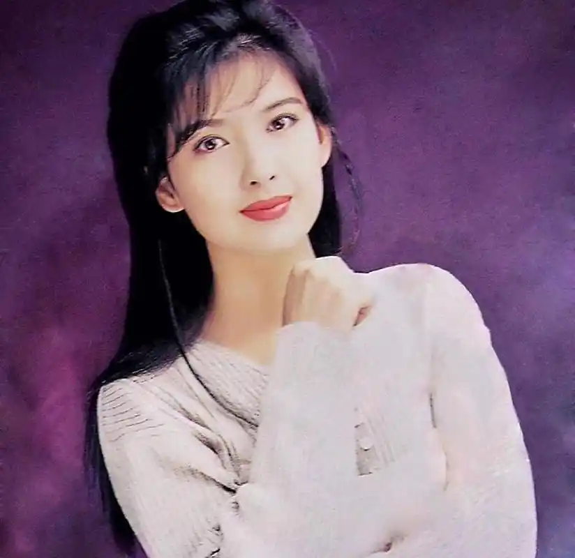 chow) /i>,1967年11月10日出生于香港,中国香港女歌手,演员,主持人