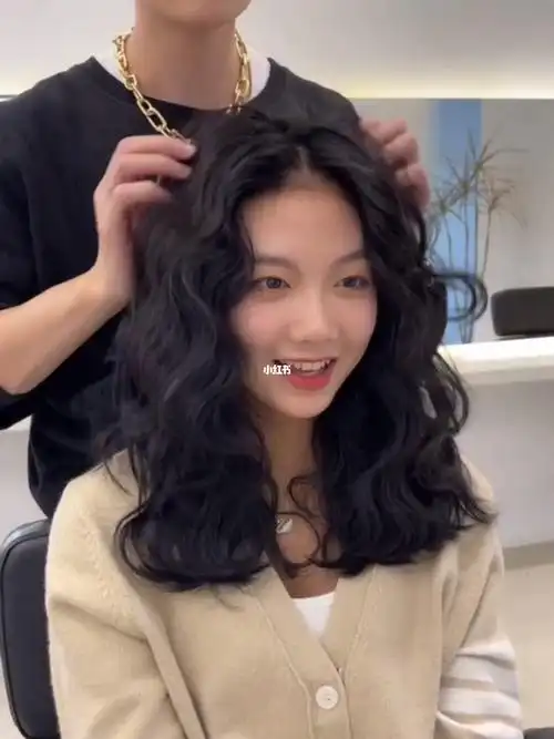 适合秋冬季卷发发型法式芭比卷超适合圆脸