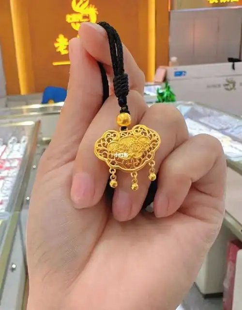 老凤祥黄金平安锁吊坠
