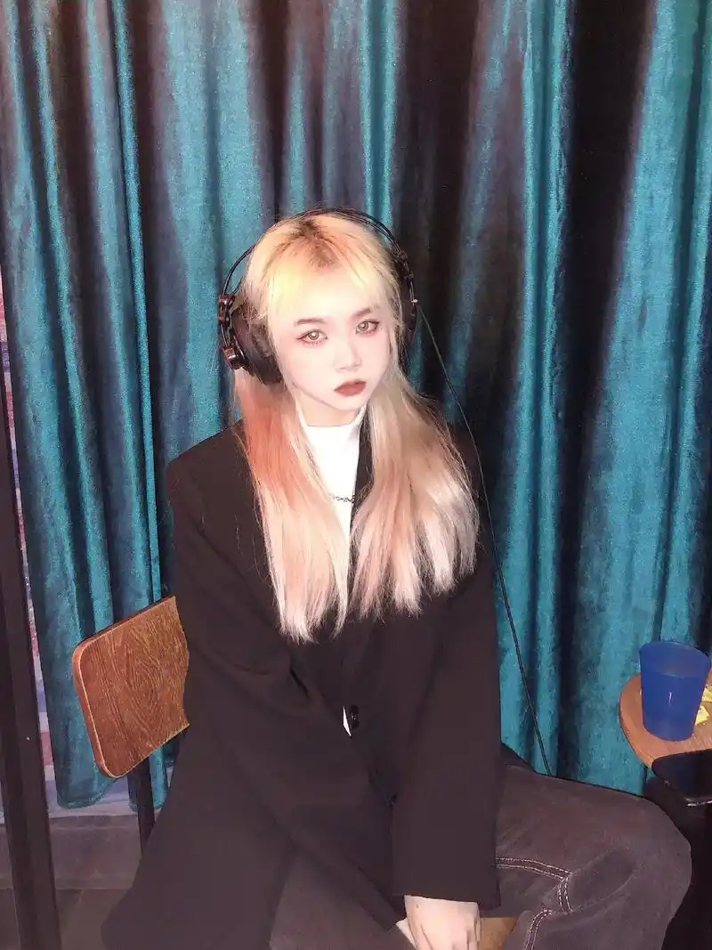 不许e不能e#金发 #分享照片 #女生帅气起来  - 抖音