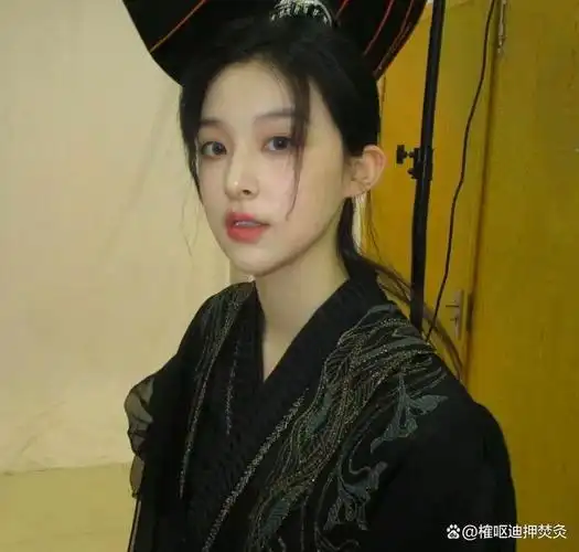 还记得庆余年中的小叶轻眉吗看看18岁的她如今长成了什么样