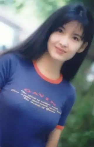 chow) /i>,1967年11月10日出生于香港,中国香港女歌手,演员,主持人