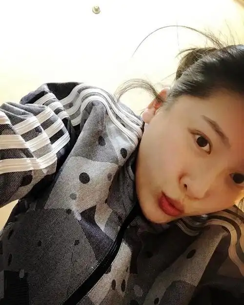 明星全接触 > 正文  新浪娱乐讯 近日,女星周丽淇[微博]更新了一则