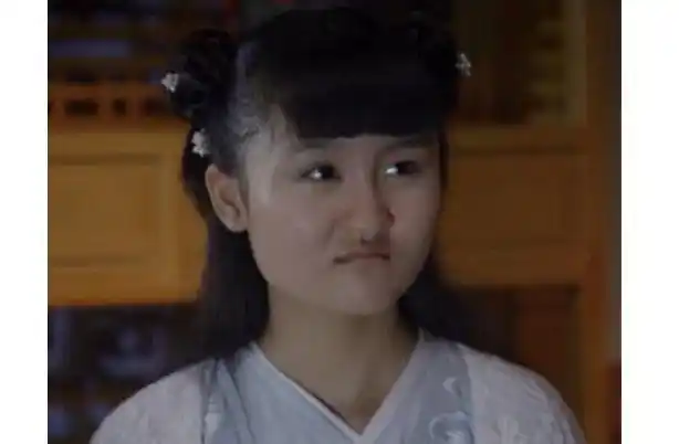 她在"花千骨"中的出演大家肯定是有印象的,陆子艺饰演的是弟子幽若