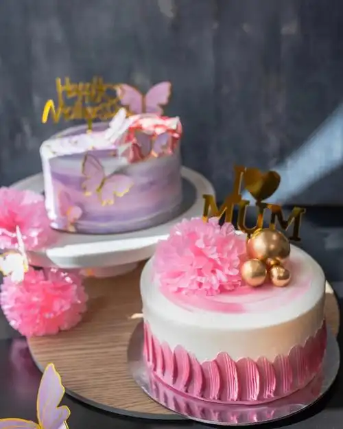 蛋糕一:翩翩蝶梦(butterfly dream)翩翩蝶群在淡粉紫色的蛋糕上流连