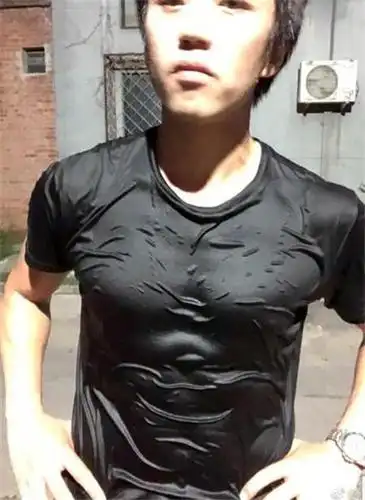 邓超晒腹肌上热搜一天1公斤跟玩似的张一山留言脱了看看