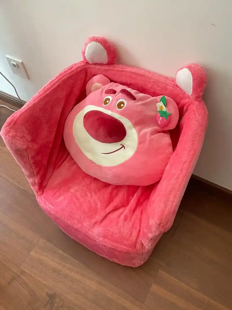 用"恬恬"吃完的奶粉罐diy了一个小沙发.看样子她挺喜欢,就 - 抖音